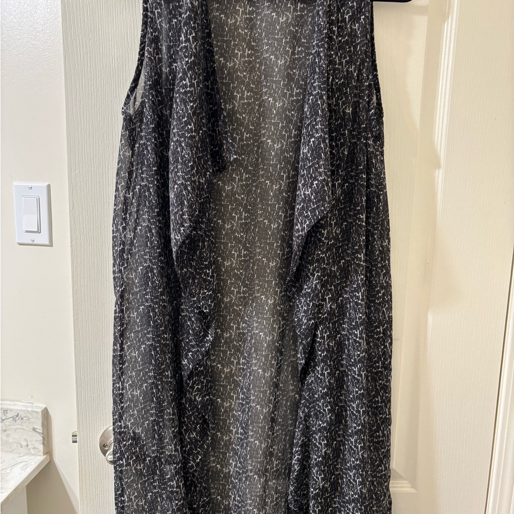 H&M Black and White Patterned Sleeveless Top